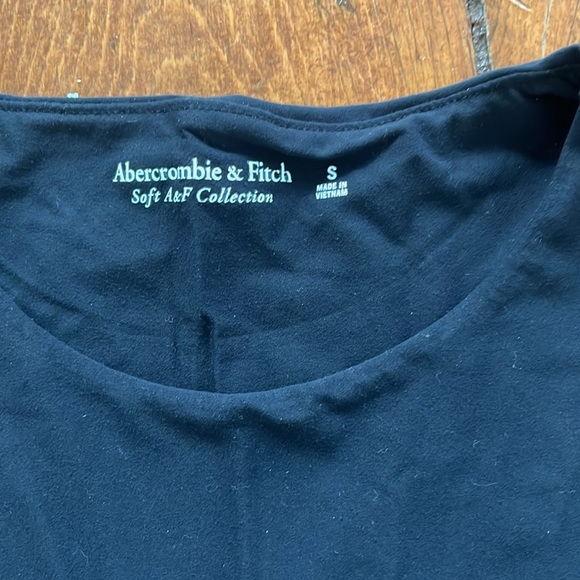 ✨Abercrombie & Fitch Soft Matte Seamless High-Neck Tank✨ - Picture 3 of 4